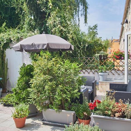 Nice Home To Stay At Prague Close To Castle With Terrace And Garden Praga Exterior foto