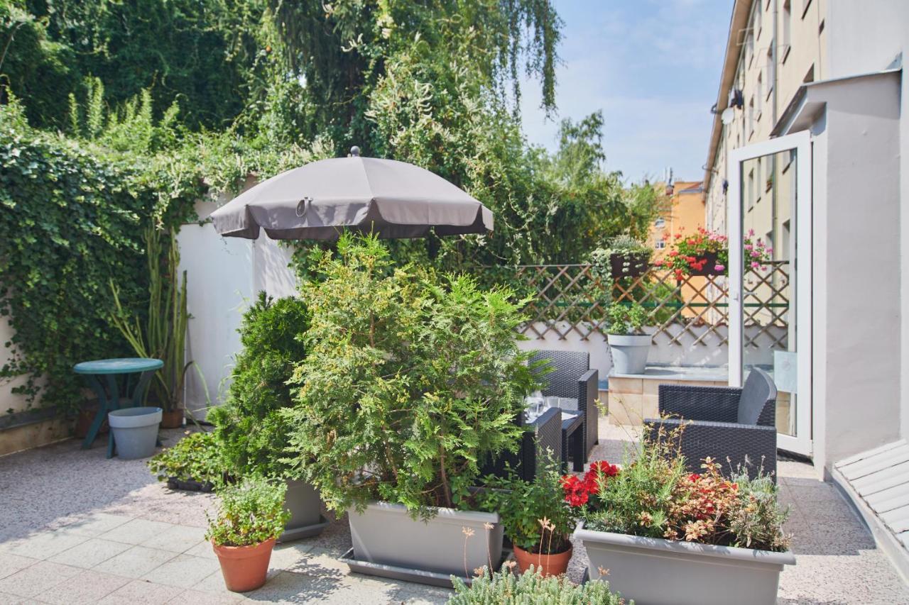Nice Home To Stay At Prague Close To Castle With Terrace And Garden Praga Exterior foto