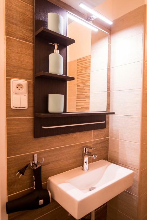 Nice Home To Stay At Prague Close To Castle With Terrace And Garden Praga Exterior foto