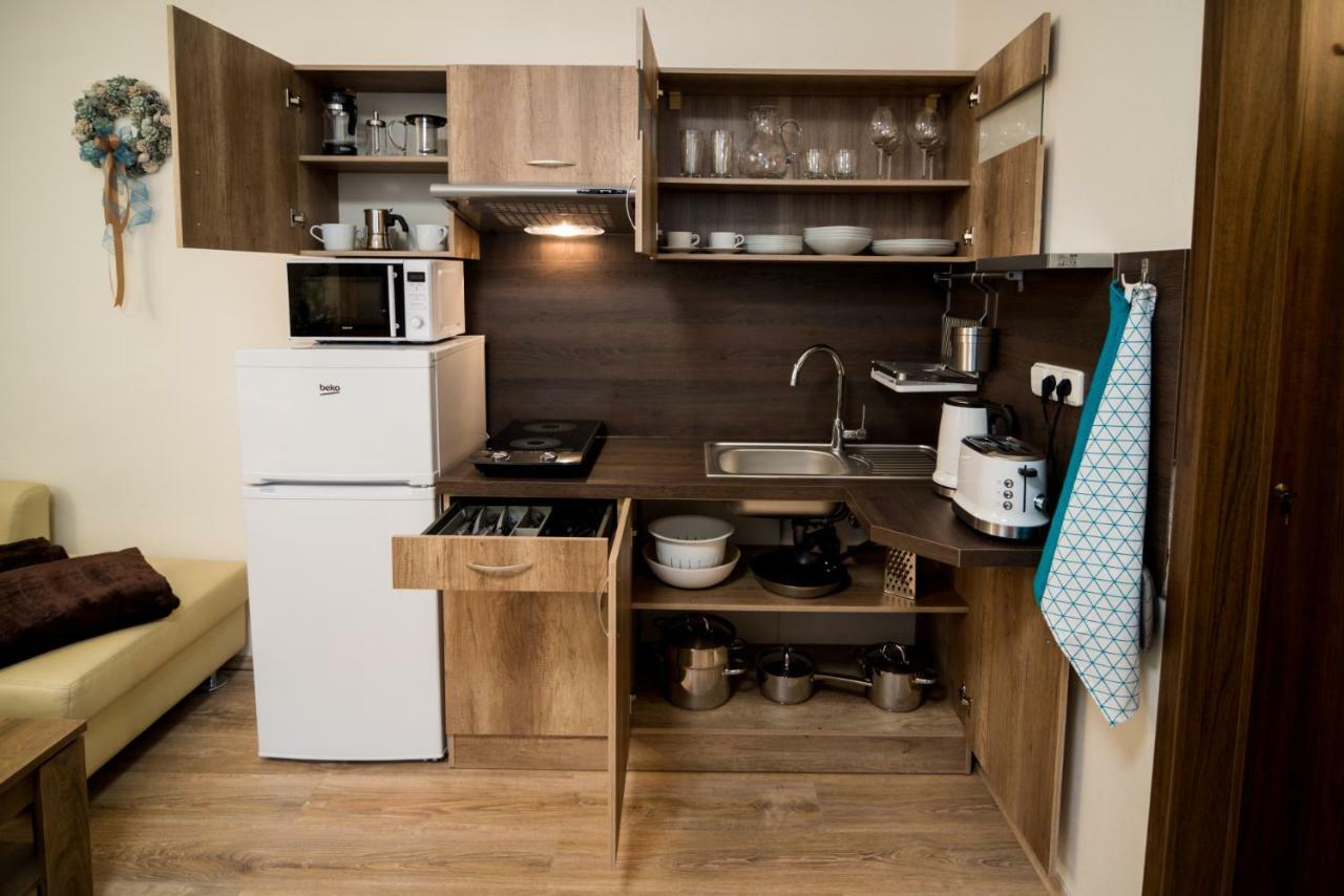 Nice Home To Stay At Prague Close To Castle With Terrace And Garden Praga Exterior foto